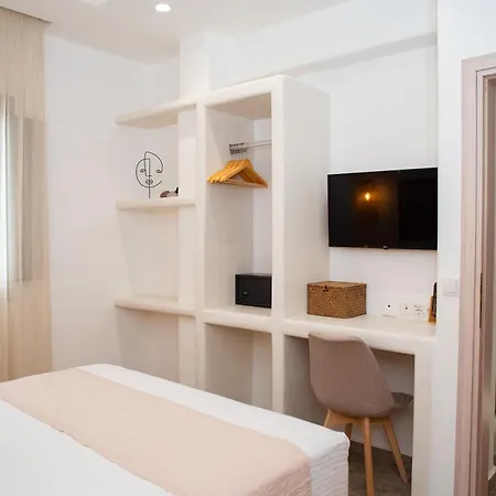 Anais Of Naxos Отель 3*